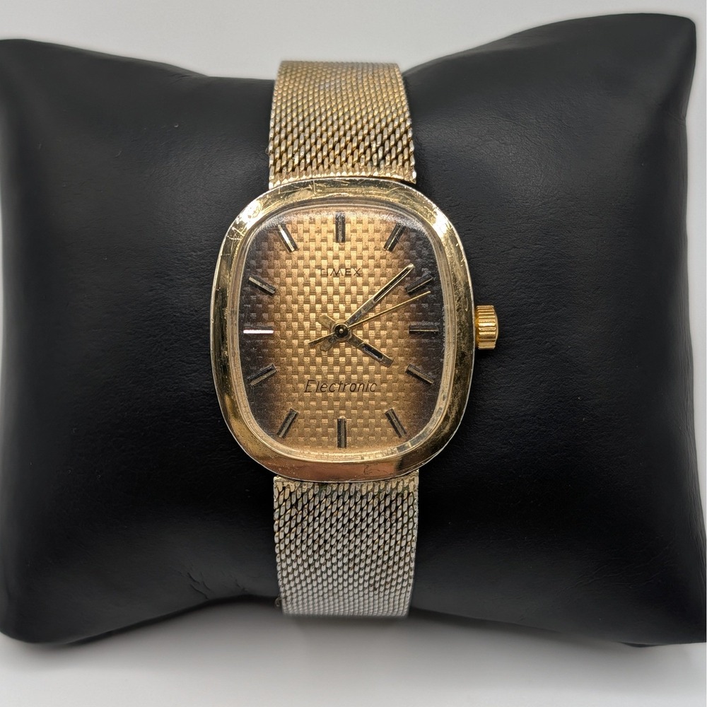 Timex Electronic Vintage Cushion Case Watch Tiger Eye Style Gold Tone Mesh 29mm